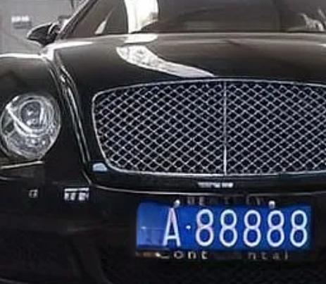 为啥很多人喜欢靓车号？原因可不少。
        首先，它是社交名片的“可视化