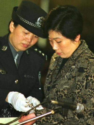 2001年，湖南“女老虎”蒋艳萍被判死刑之后，她还在想尽办法逃脱牢狱之灾，在就她