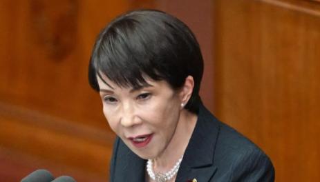 美国财政部长贝森特25日向日本发出强烈警告：“如果日本首相高市早苗继续走这条路（