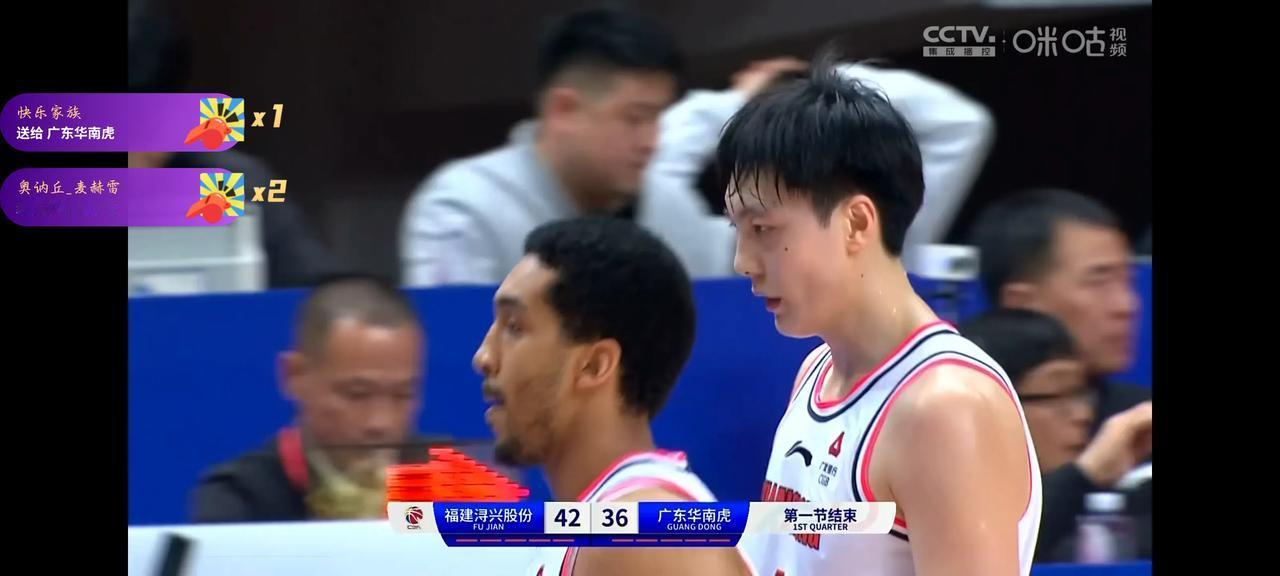 福建打广东，一节比赛两队加起来快80分了[捂脸]
#中国篮球# #CBA联赛# 