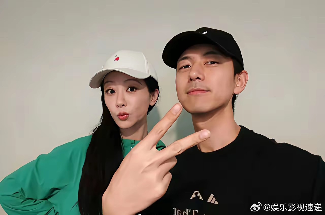 这两人真的是我见过，合作最愉快的一对了，永远都是大大方方的。《亲爱的热爱的》的时