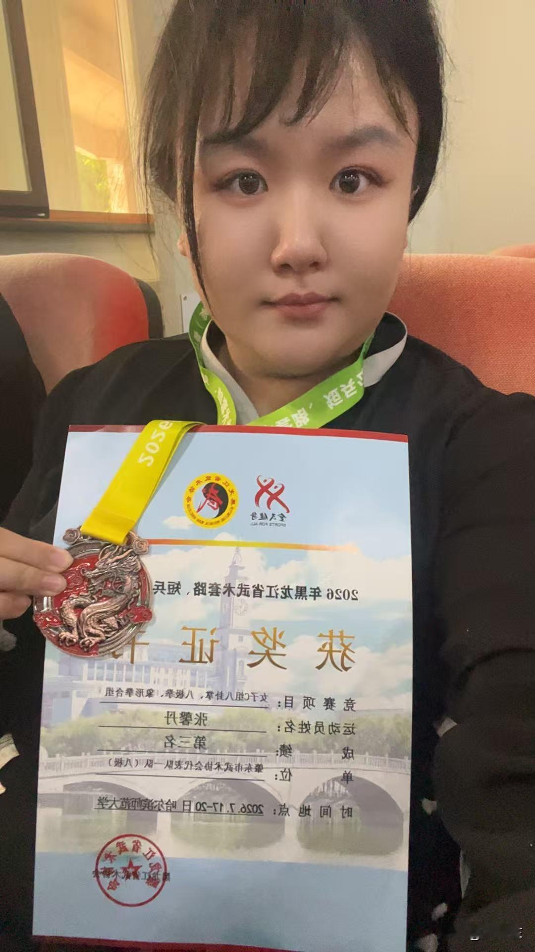 会不会请大学生暑假带娃？我的回答是不会。这与经济支出无关。
  自己的孩子最好是