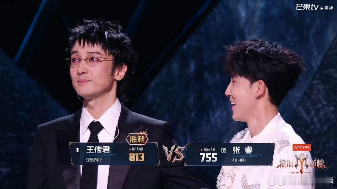 王传君赢了张睿 张睿初舞台获755分 王传君《我的B面》拿下813票，顺利赢下和