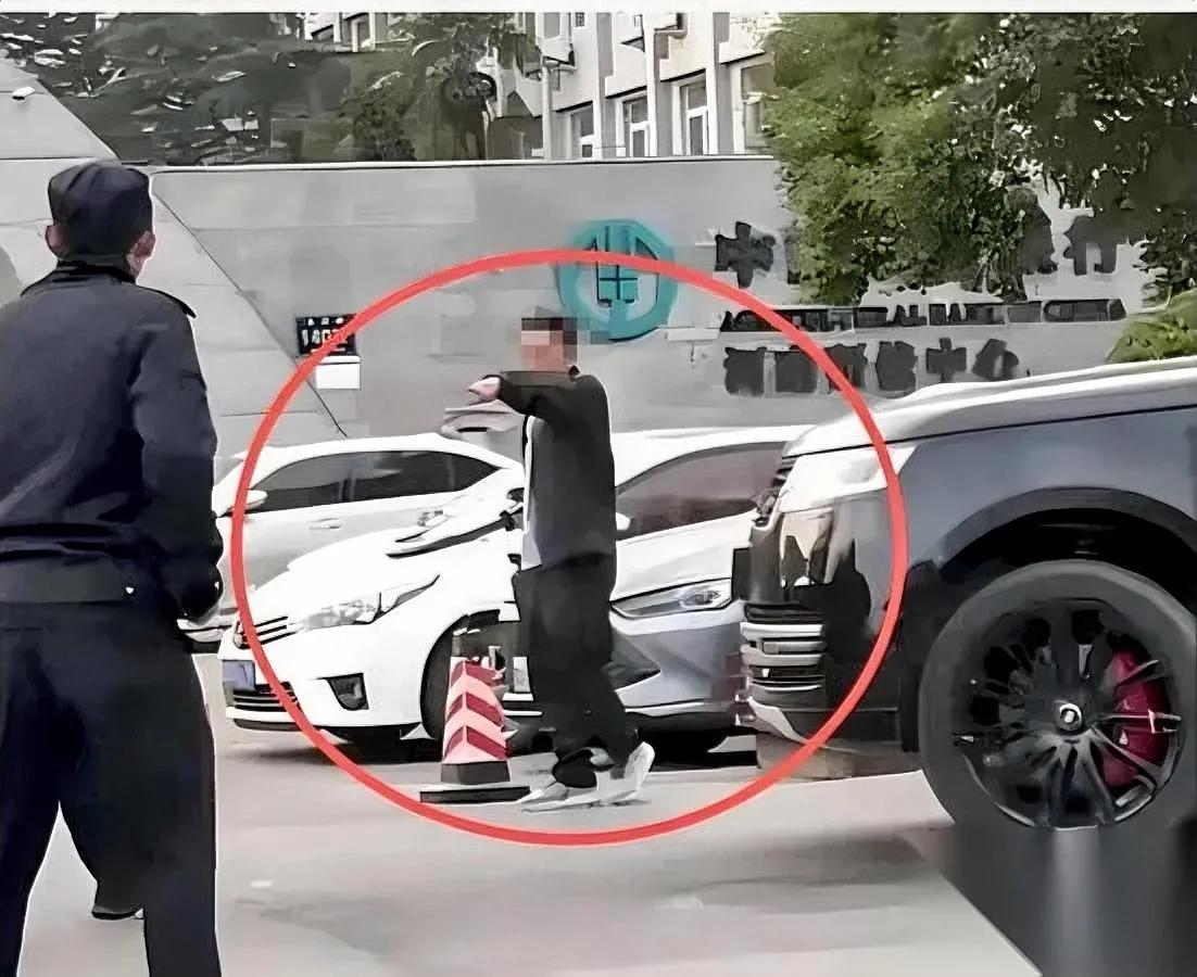 郑州街头这脚油门

比电影还燃

但司机现在却在等一个“说法”？

12号那天，