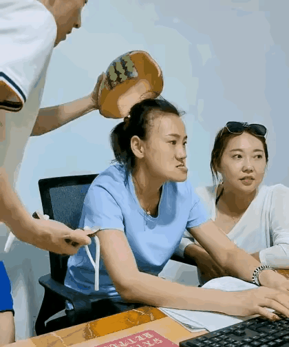 咱就说这套装备是不是太到位了[思考]