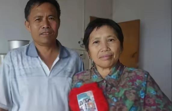 1999年，湖南一男子丧偶后，与邻村一离婚女子结婚，一家人靠男子种地为生，某天男