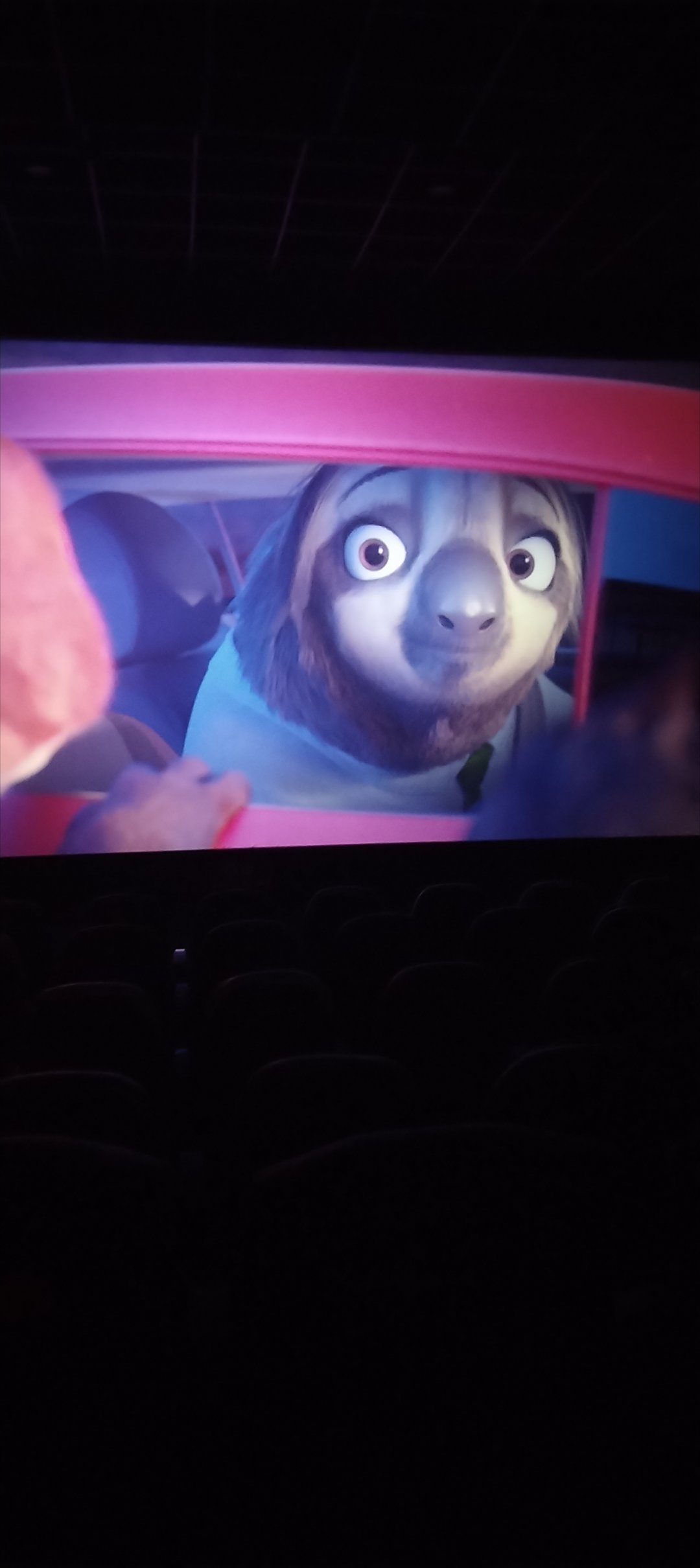 2025年12月4号我苏杰同志今天晚上美国著名好莱坞迪士尼电影梦工厂电影：“疯狂