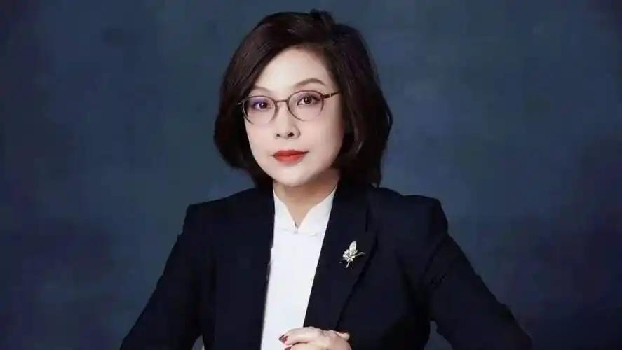 张丹丹教授的论调，深深刺痛了上亿灵活就业人员。其实，北大张丹丹不可怕，可怕的是张