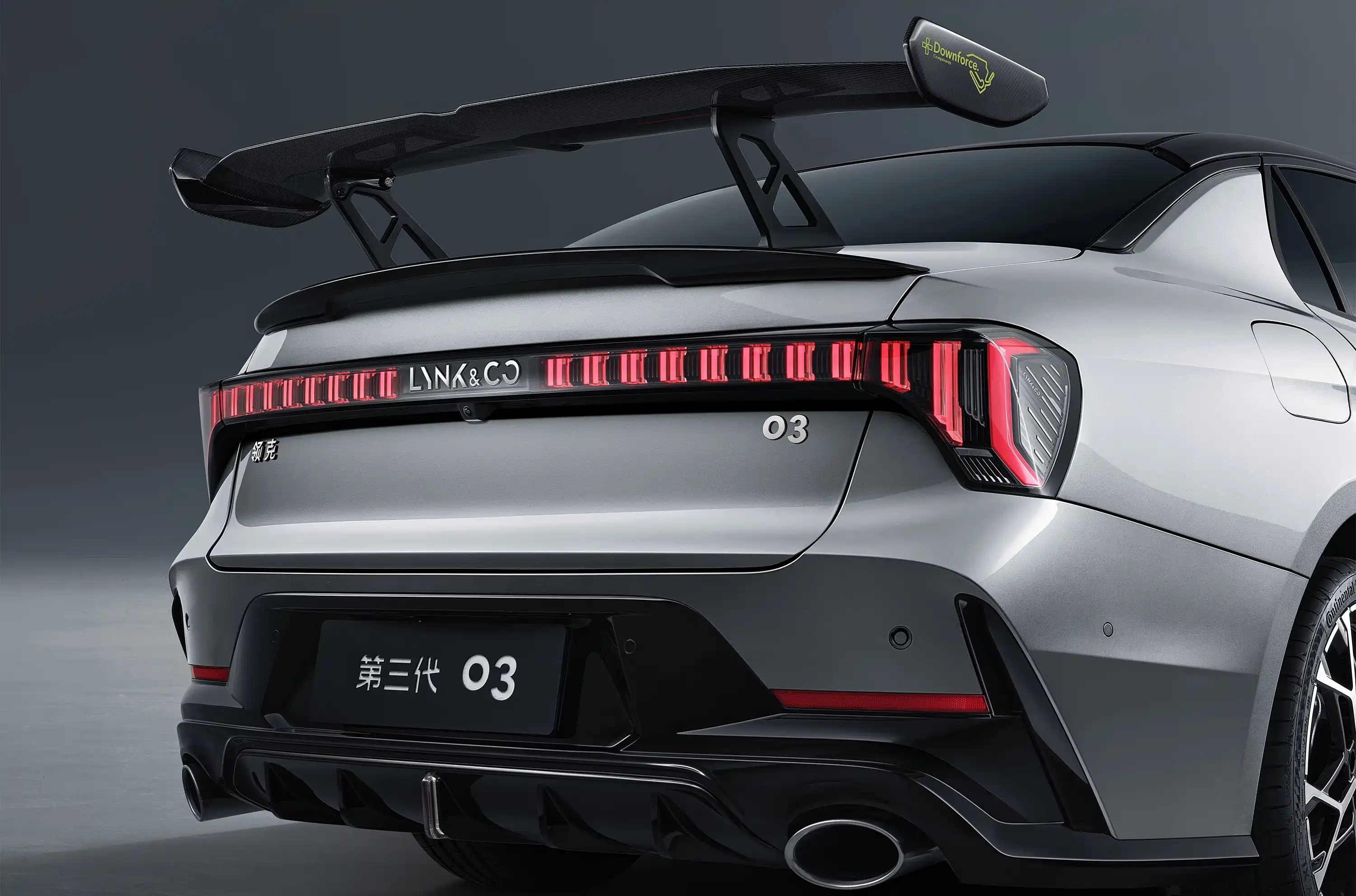 领克03大尾翼版来了，以普通版本的领克03为基础打造，装备运动外观套件，特别是车