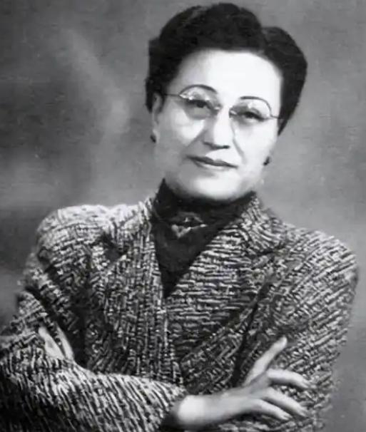 婚后，陈洁如陪蒋介石回老家探亲。蒋的原配毛福梅委托她做一件事，没想到陈洁如真的做