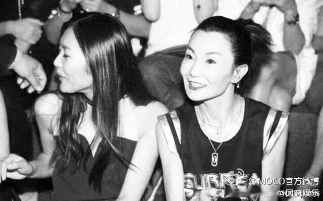 11年前的张曼玉打碟名场面那个年代的艺人好像都有这种特质，玩得开心，做得专业，美