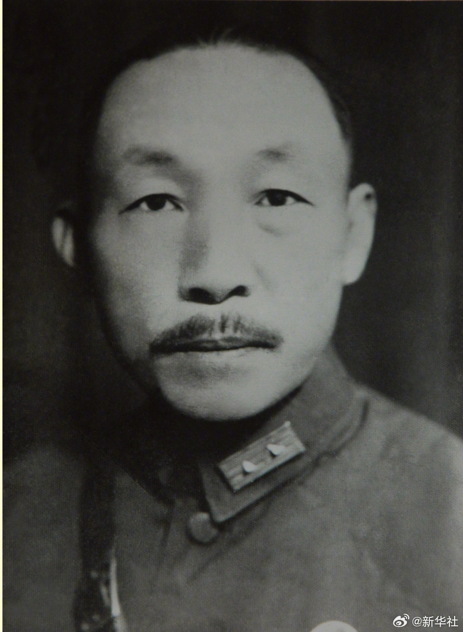 #缅怀抗战先烈#【唐淮源：#誓与中条山共存亡的抗日英烈#】“各位请看，这尊戎装半