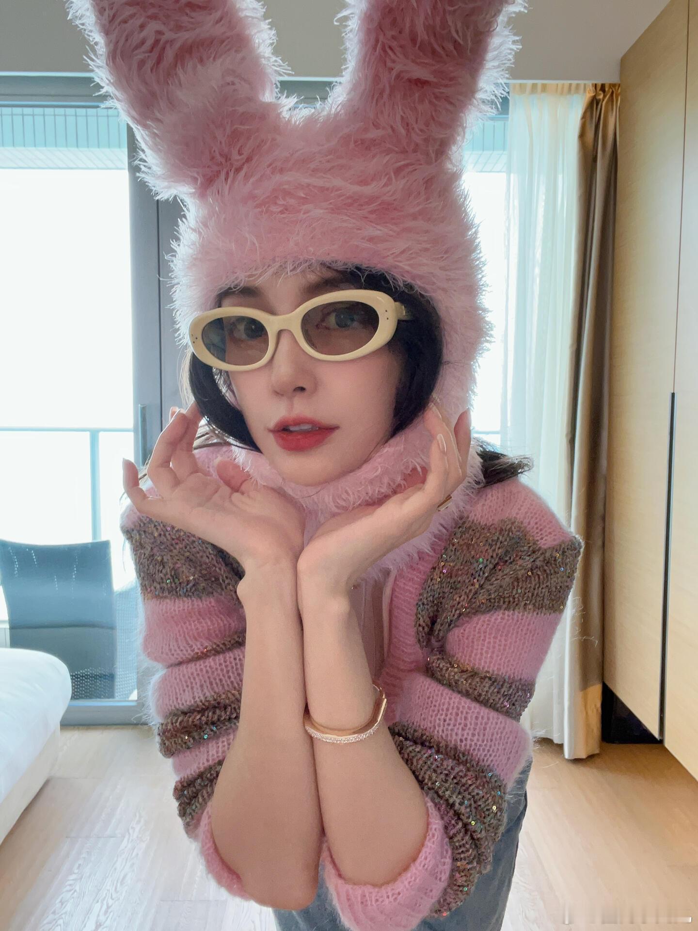 #angelababy[超话]# 粉兔叽宝宝太可爱了！！！太瘦了baby多吃一点