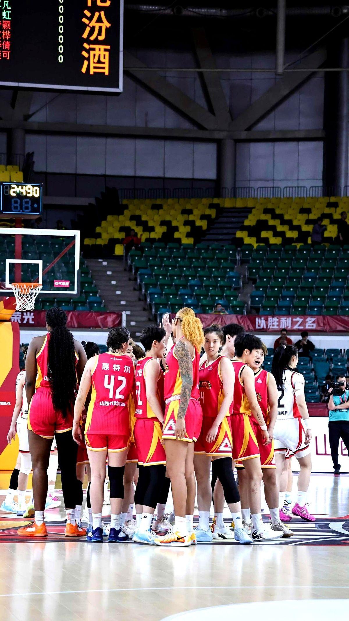 WCBA季后赛，有些比赛胜负早就没了悬念，但场上的火药味，却快要把地板点着了。