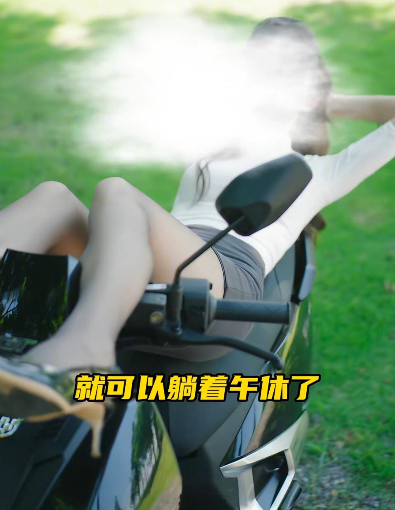 【客服回应绿源电动车被指擦边：视频已下架】近日，多位网友反映称，“绿源电动车旗舰