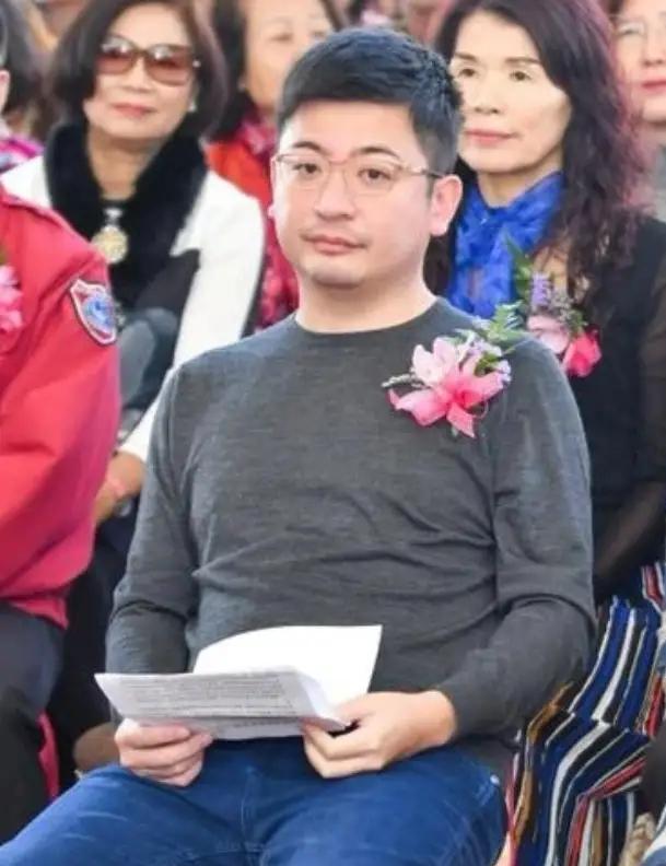 谢家父子中秋回家团聚成空！
台中高分院9月24日晚间裁定，驳回了彰化县议长谢典霖