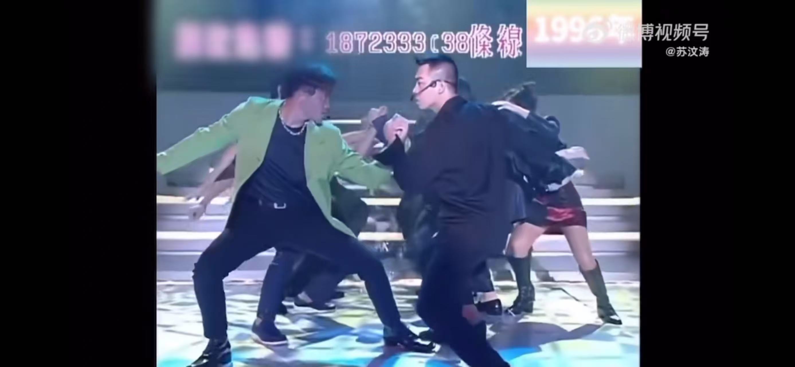 陈小春张智霖你们不要再打了 陈小春张智霖两个人之间真的有一种独特的气场，三十年前