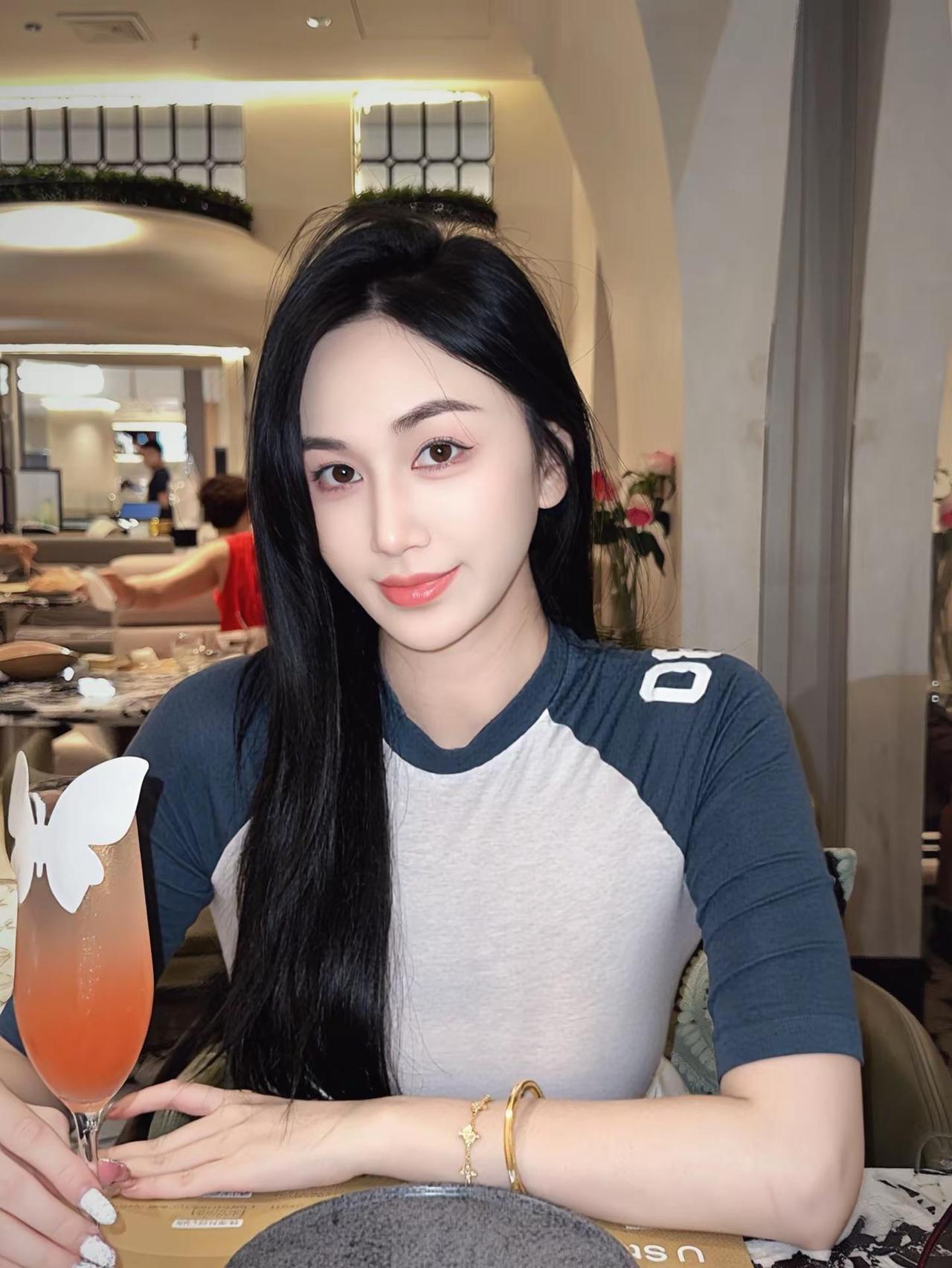 久违的旋律再次响起，才发现年轻是很久以前的事了……人生是一场相逢，又是一场离别，