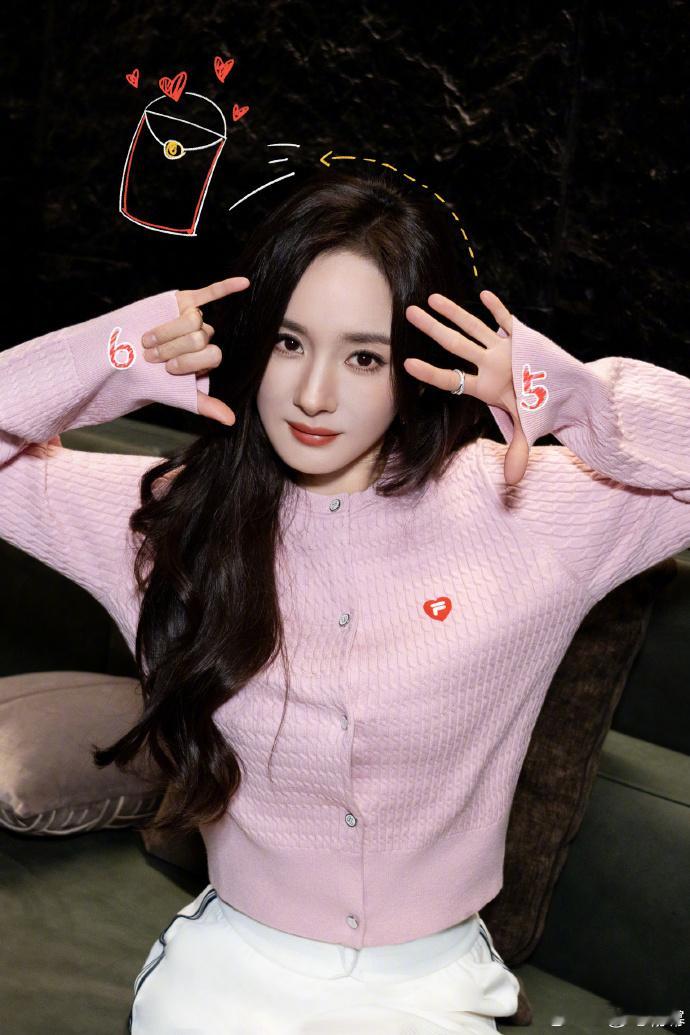 粉色娇嫩杨幂穿正好 真的是觉得太美了吧，不得不说粉色娇嫩杨幂穿正好，蜜桃色系的穿