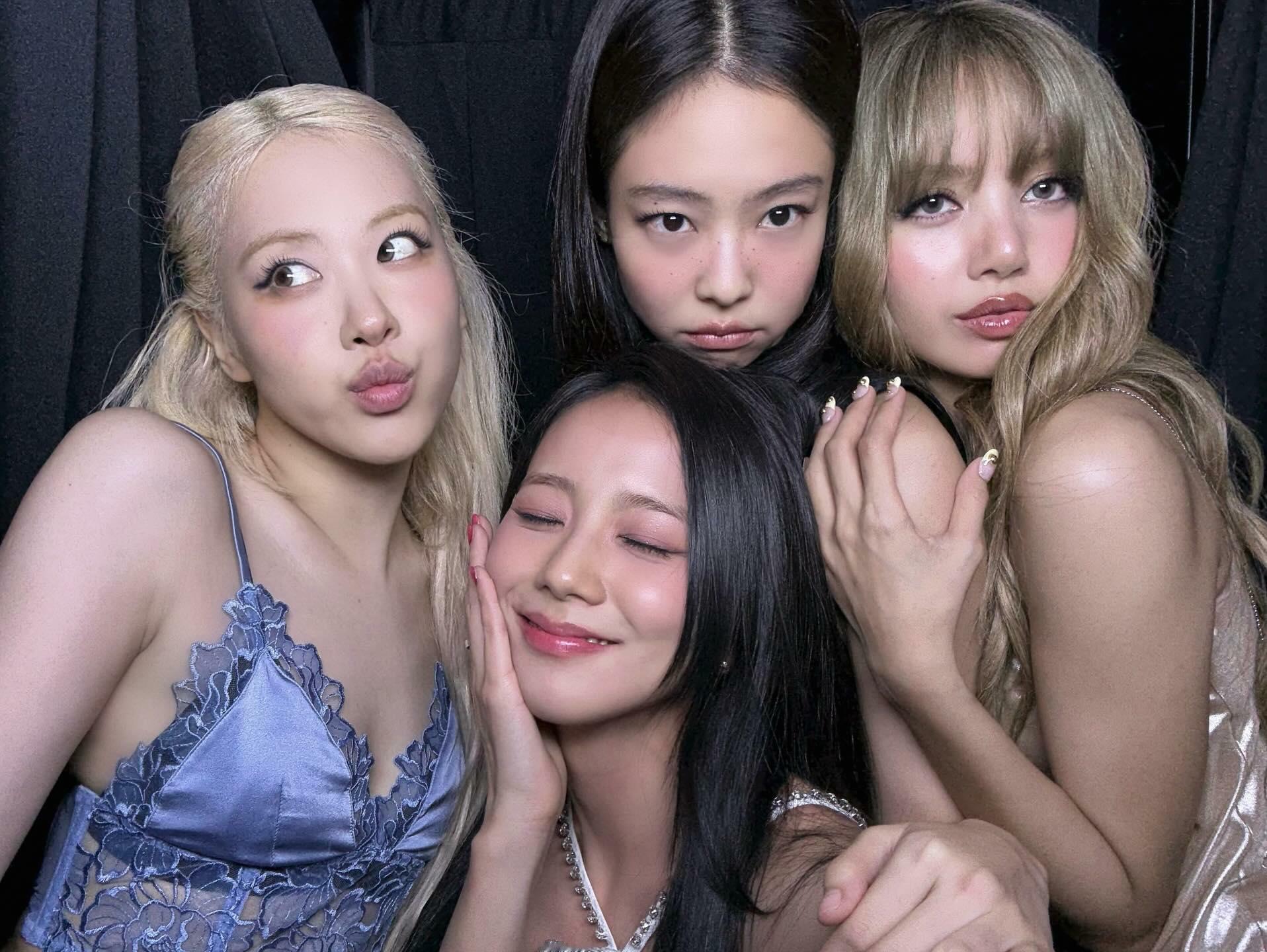 庆祝BLACKPINK出道9周年！JISOO金智秀曝光新合影！[亲亲][爱你][