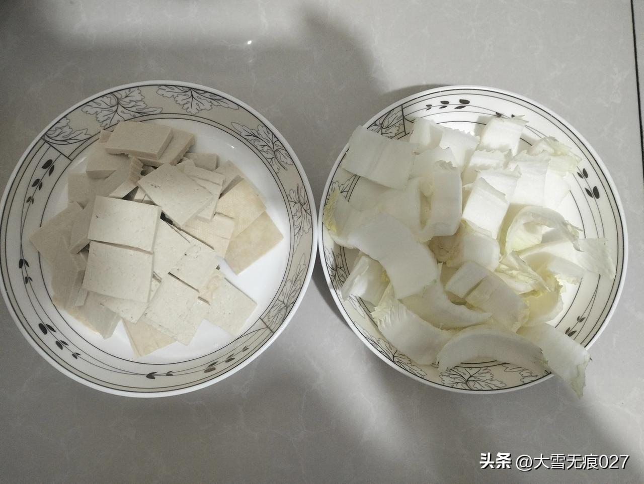 农村过年，最抚凡人心！
 
过年，一回到农村老家，年味儿就藏在烟火气里：陆续回村