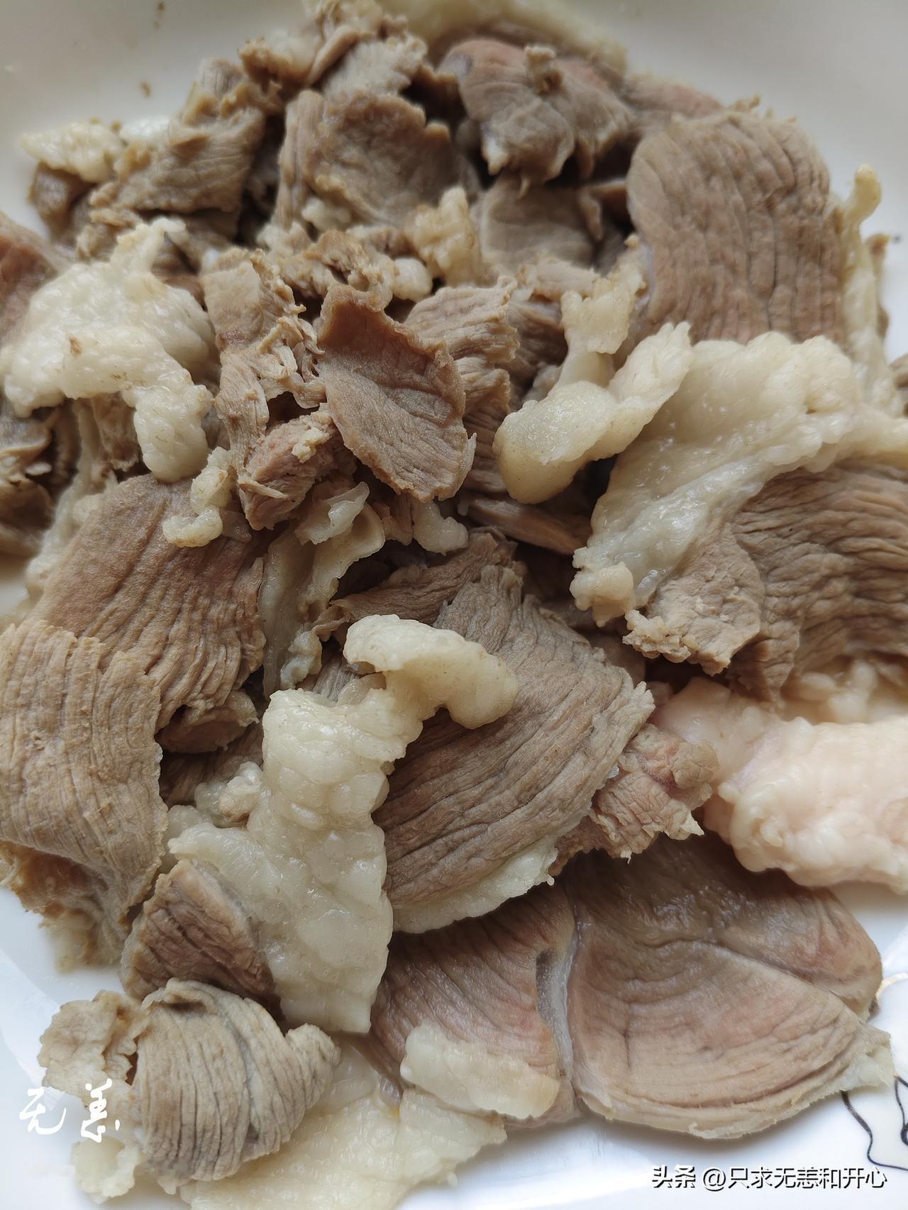 今天中午吃出来米村拌饭的感觉。
当然没有那里的那么好吃，但是也还行，主要是我的是