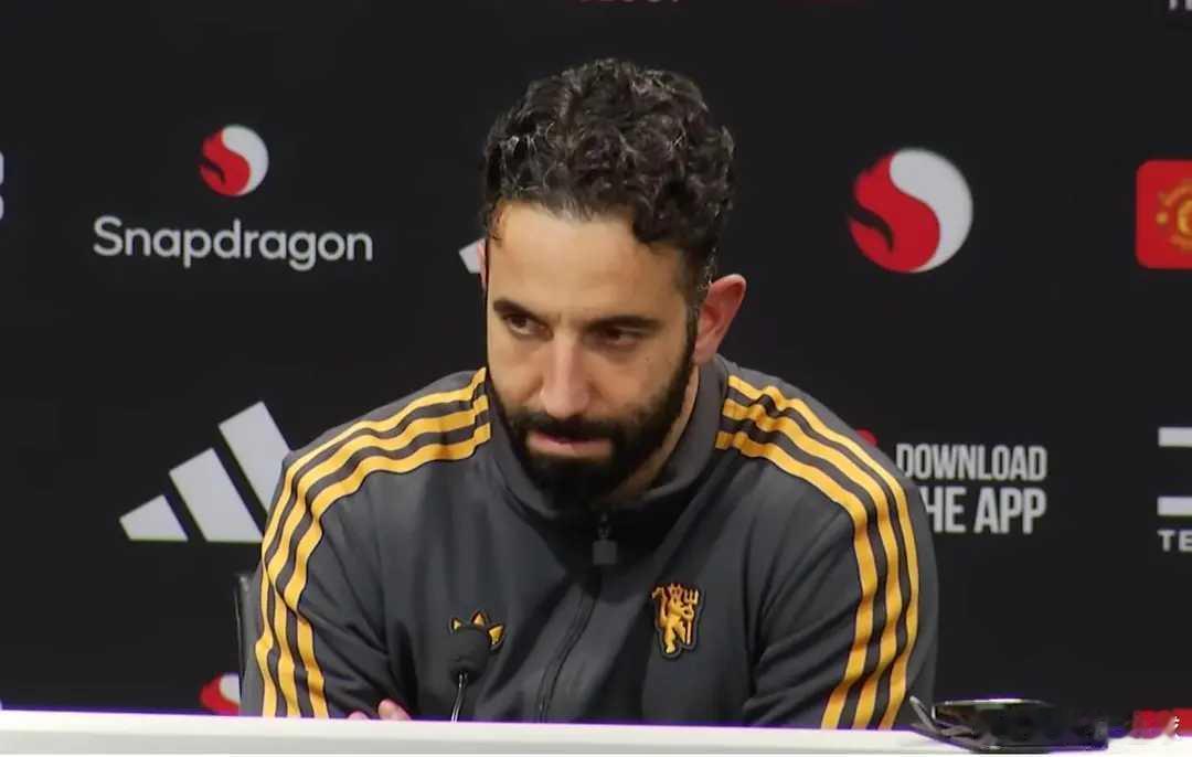 阿莫林：梅努会首发吗？我不知道；我觉得球员们没想着进前五曼联即将在英超第15轮客