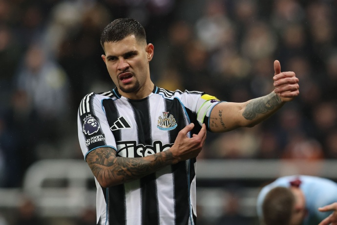 曼联接触吉马良斯 知名记者罗马诺今日更新个人频道，谈到了近期曼联与吉马良斯的转会