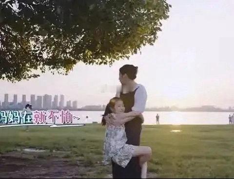 张雪峰说我老婆比我小7岁，结婚的时候去老丈人家，看到老婆小学毕业照，想到她小学毕