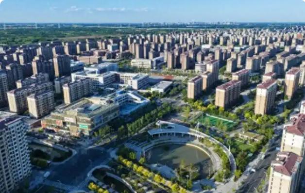 9年前，数千亿资金砸下，规划打造一座远期面积约等于三个纽约市的新城——雄安。如今