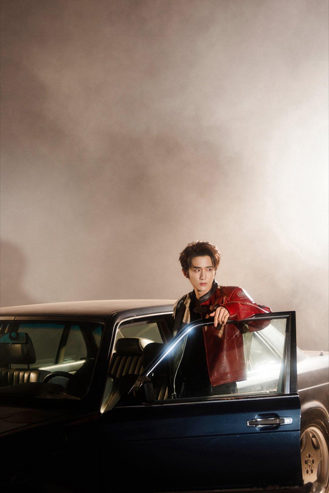 让张新成上音综的人是天才超燃青春的合唱彻底被舞台上的张新成圈粉了，实力又稳状态又