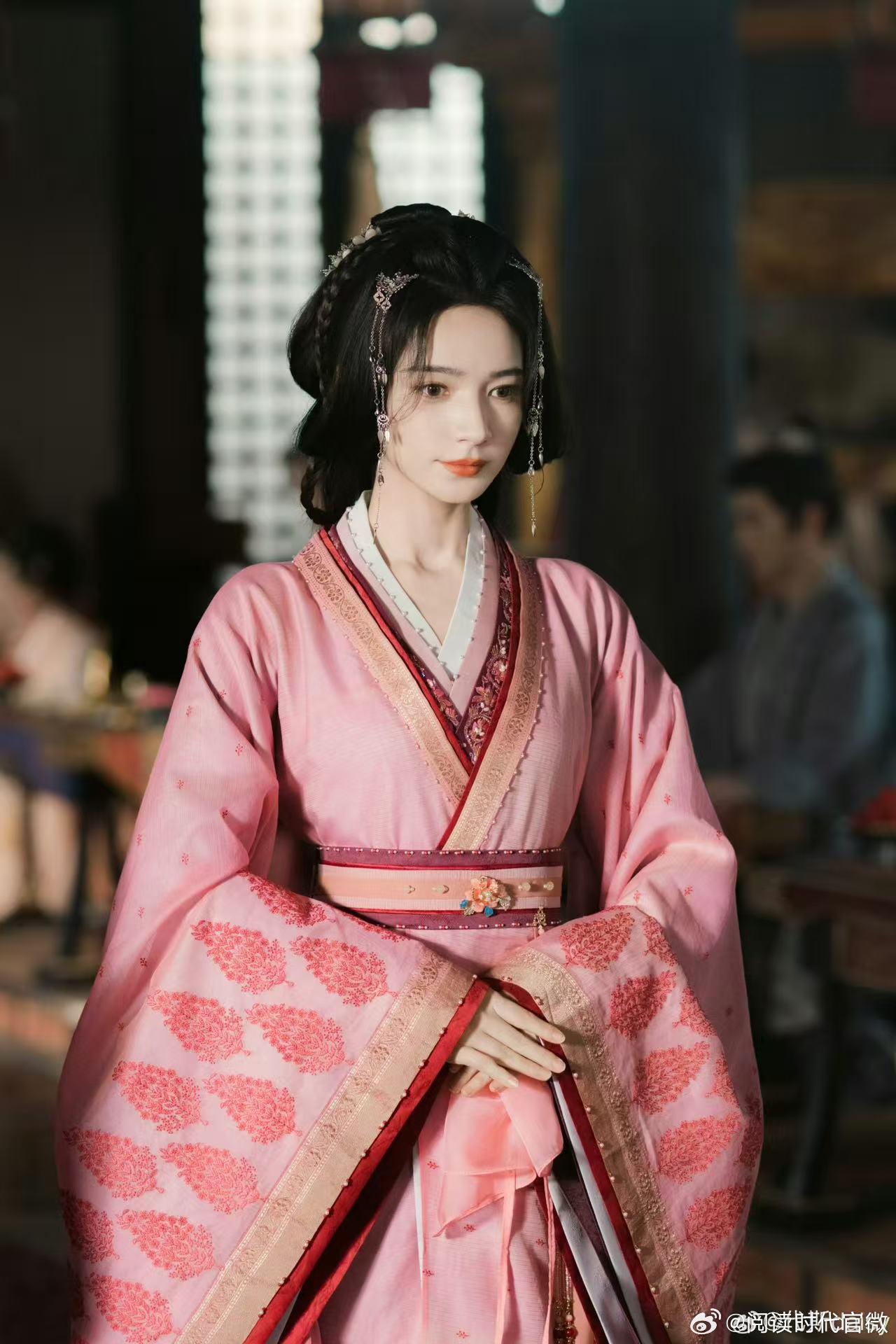 孟子义代斯同框画面太养眼浓颜双姝孟子义代斯 导演真的是太会选角色了呀，浓颜双姝孟