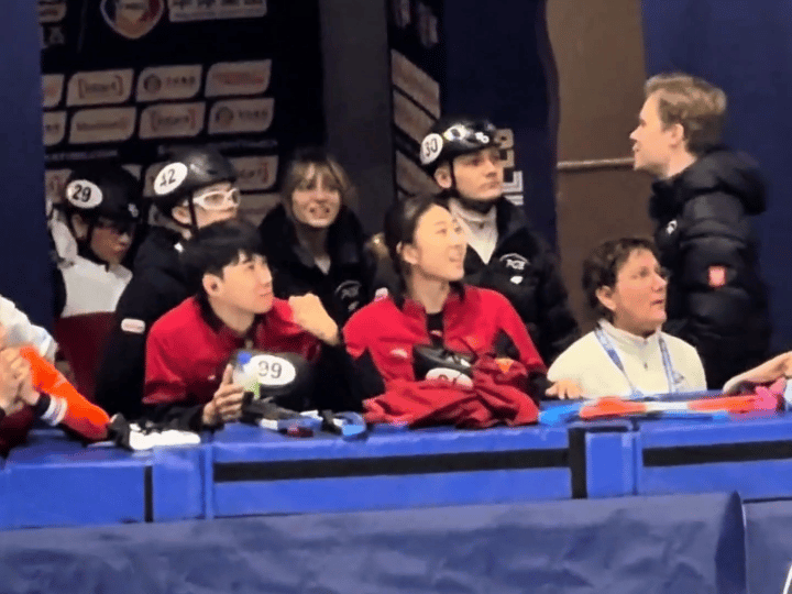 哈哈哈哈哈哈哈坤儿和小俐太好笑啦！以为混接有人抢跑时结果是发令枪的问题cr.🫘