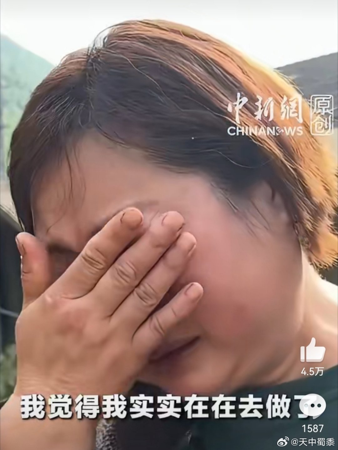 戴耳环引争议女干部回应恶评戴耳环引争议干部说没时间看评论 大家注意她的手没有，看