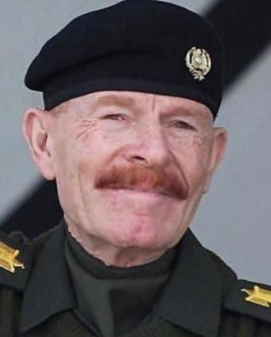 萨达姆最忠心手下暗中潜伏，发誓向美国复仇，12年间杀死数千美军。

要理解杜里的