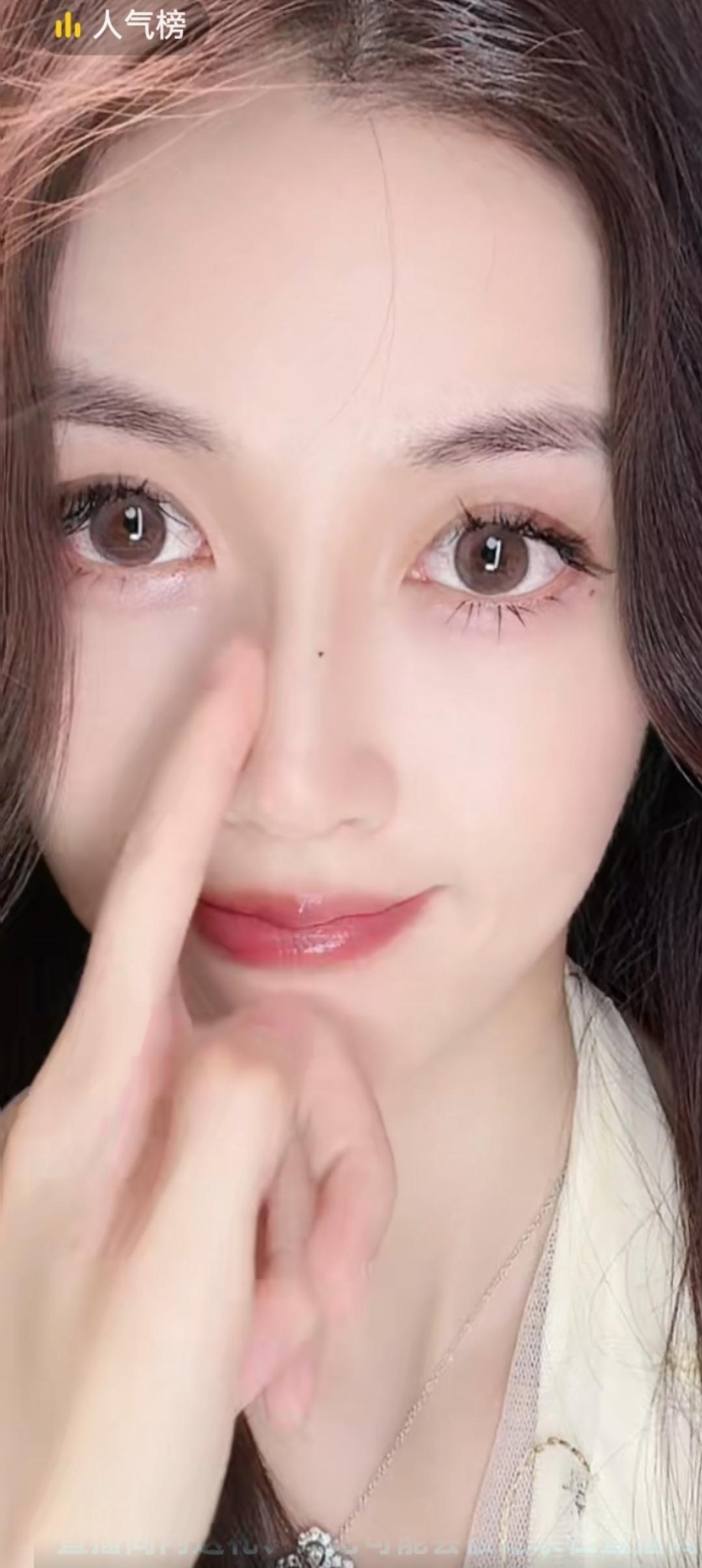 元气满满的一天，从精致妆容开始！💄✨