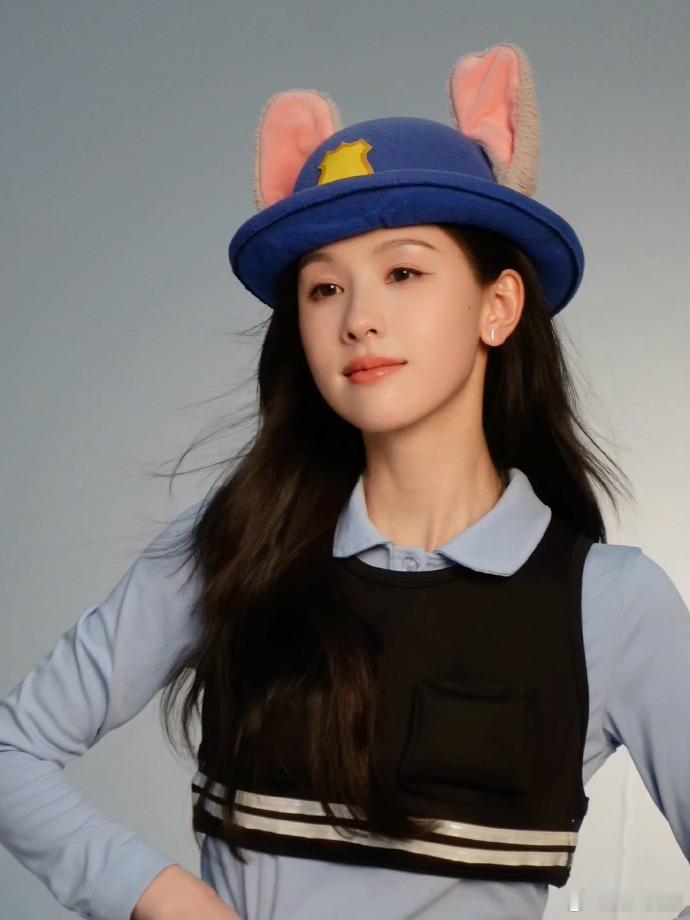 陈都灵cos兔子警官朱迪陈都灵解锁兔子警官朱迪 cos，造型精致还原，灵动气质与