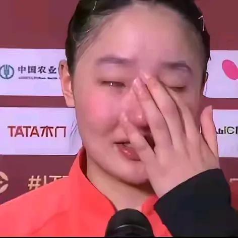 张本美和哭就对了！被打得心服口服，无可奈何，只能哭了。她爹也真是的，闺女刚追上两