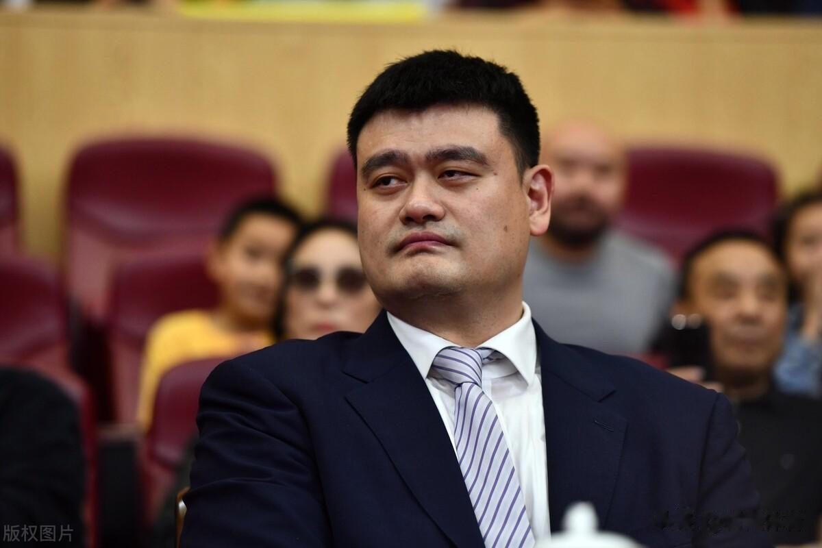 我不明白，姚明和广东队，二者之间的关系，八竿子打不着，为什么一些人还拿这个来污蔑