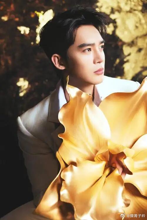 分享娱乐《浮华之上》选角引关注，赵丽颖于适有望携手近日，女性视角高智商犯罪题材电