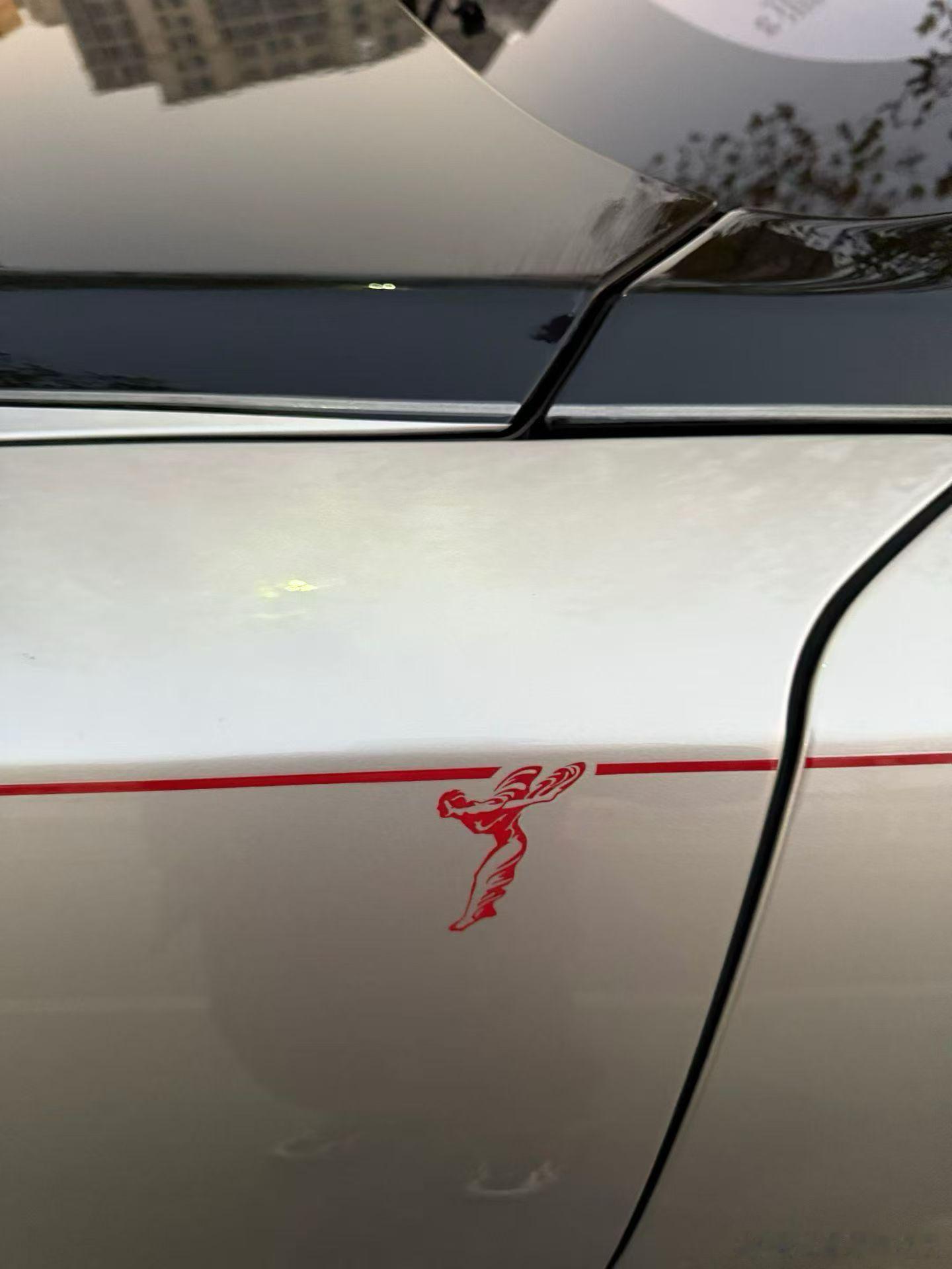 劳斯莱斯 古思特 加长版，24年上牌4000公里，原厂定制双色车漆·凤凰红，流星