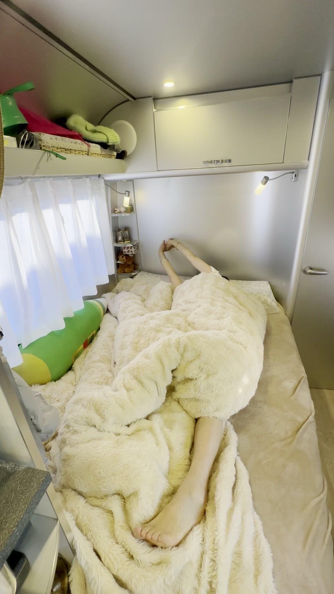 🏞️今年第一天，本想赖床看日出，还好被朋友叫起。拖着住了8年的房车，换了4台，