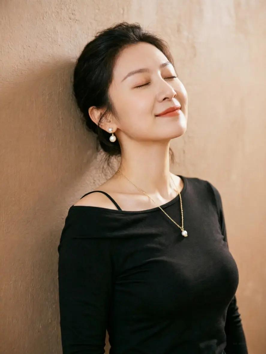 陶醉
陶醉的感觉太美妙了，就像走进了一个与世隔绝的梦幻世界，所有的时间都静止，所