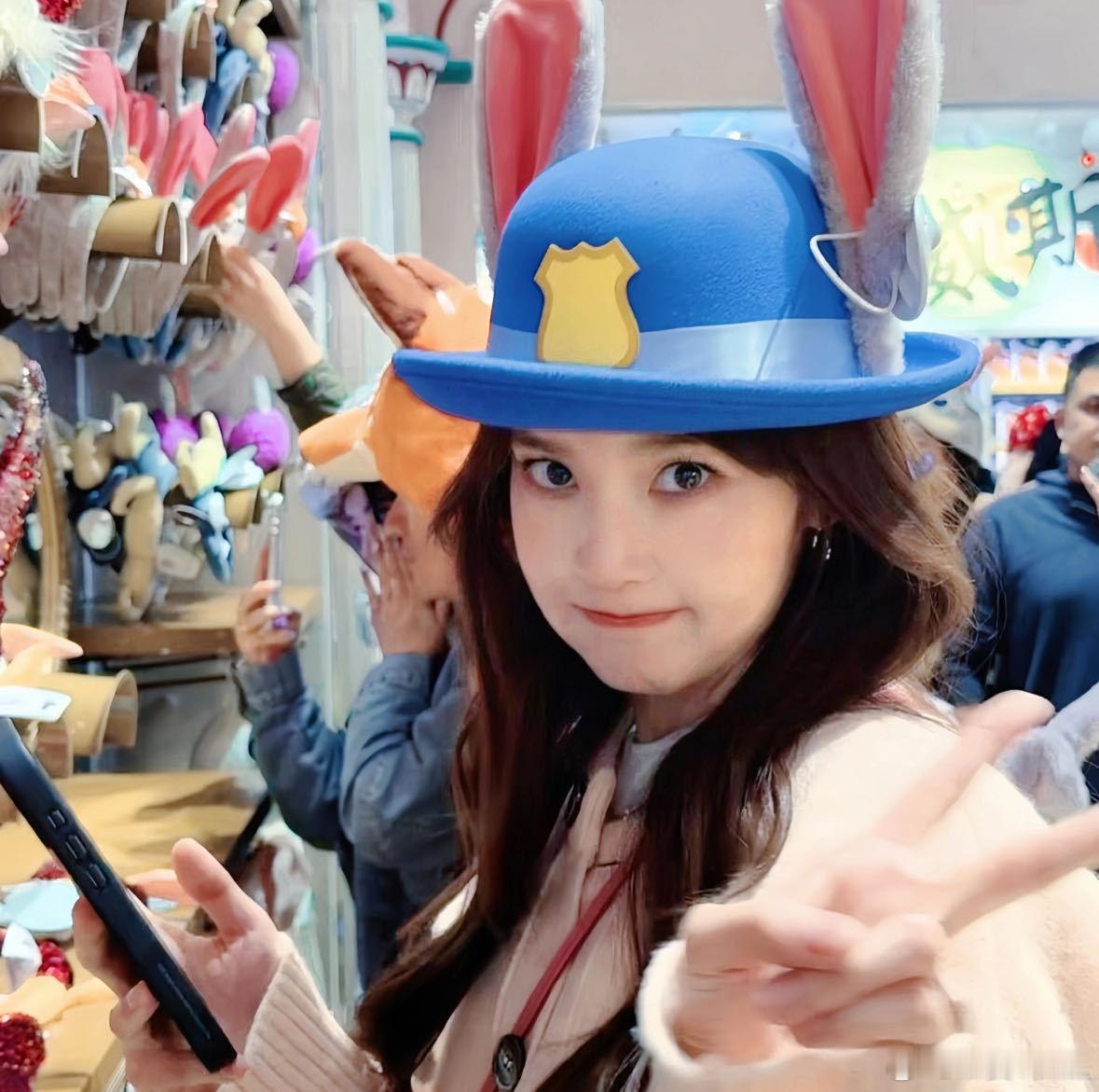 张佳宁身上那种独特的气质，既有姐姐的温暖又有妹感的活力，真的让人忍不住喜欢呀。 