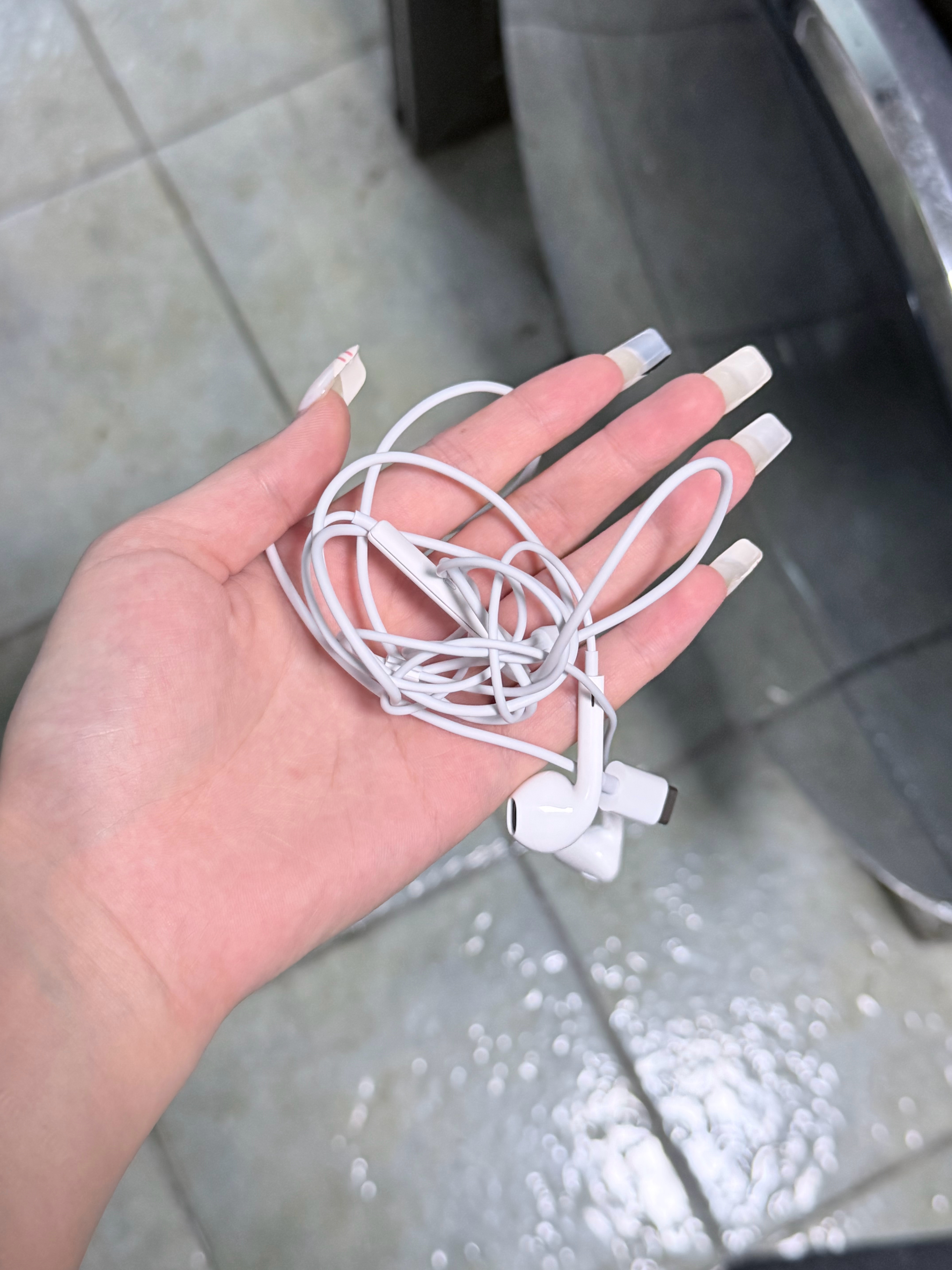 做我的耳机真的很造孽…上一个买的原装有线就是在杭州去厦门的高铁上弄丢了 回来之后