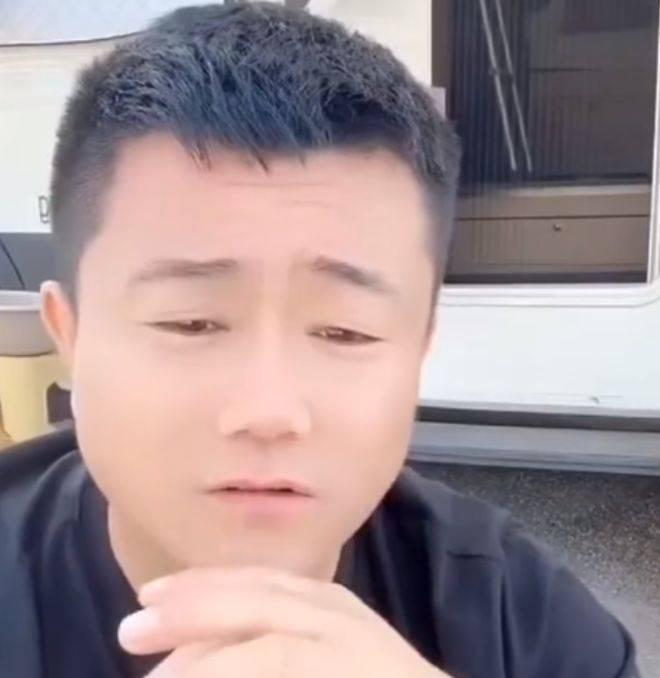 快手主播小文龙，自爆偷税漏税！
网红快手主播全称是：小文龙（越战越勇）[搜快手平