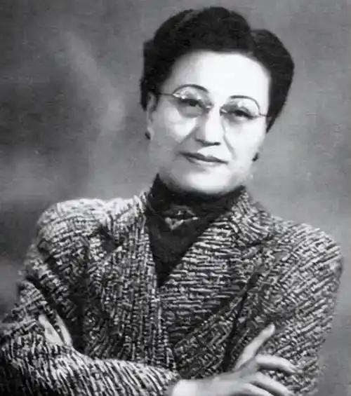 婚后，陈洁如陪蒋介石回老家探亲。
1921年末，陈洁如与蒋介石结婚。此后不久，她