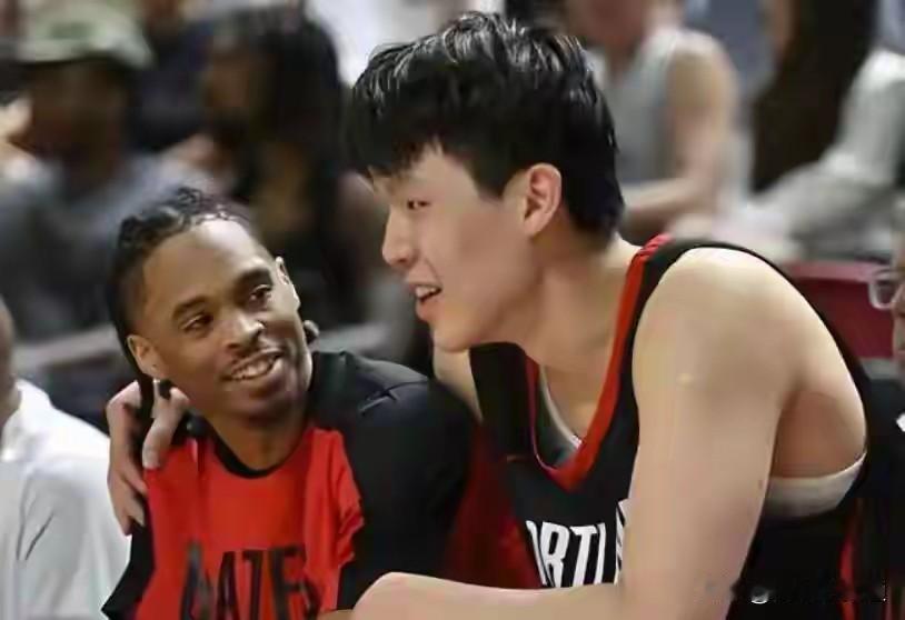 杨瀚森啊说你什么好，怎么投篮命中率这么低？三投0中，上场四分钟只抢了一个篮板。咳