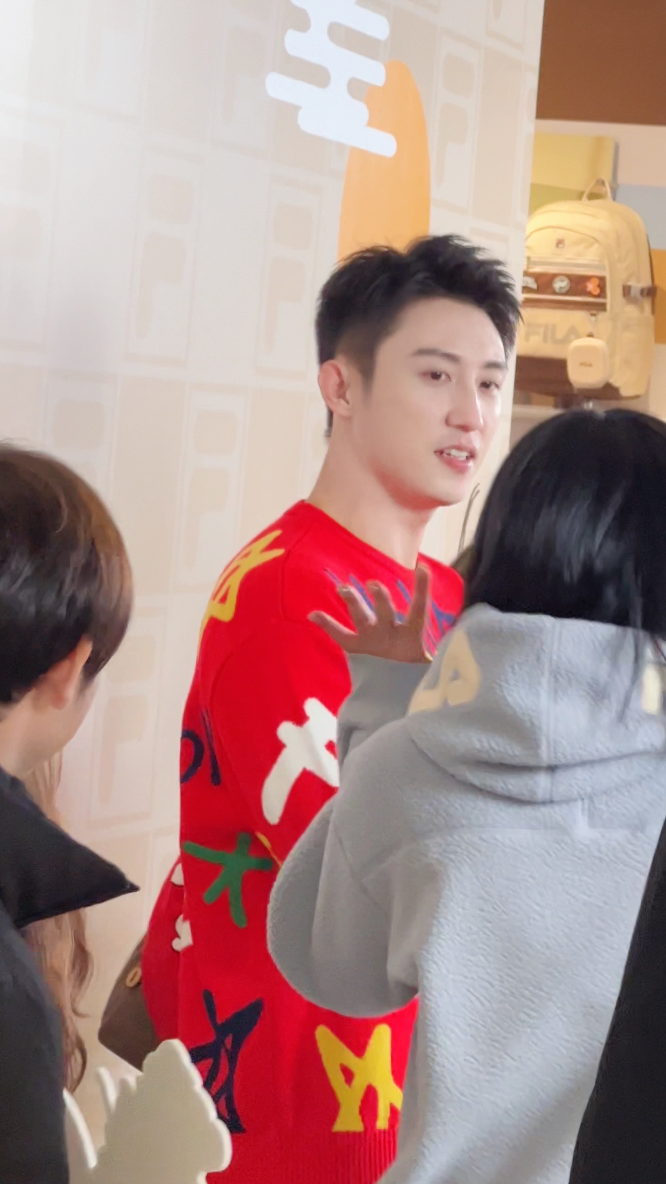 翻网盘翻到了宝宝的“新年快乐”呜呜呜想你了bb ​​​