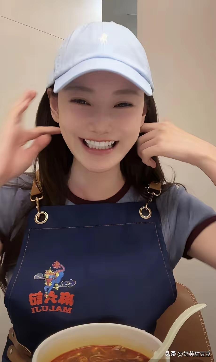 又到小梅和小菲回去看孩子们的时间了，她的儿子留在北京，她和小菲回去看两个大的孩子